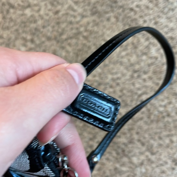 Coach wristlet - Picture 3 of 3